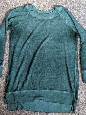 Maurices Womens Round Neck SOFT Size Large Green Basic Longsleeve Top